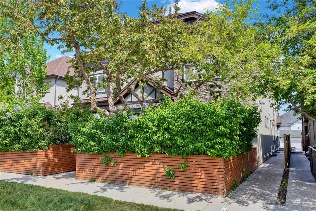 3-bed Townhouse for sale at 2, 3712 16 Street SW, Calgary