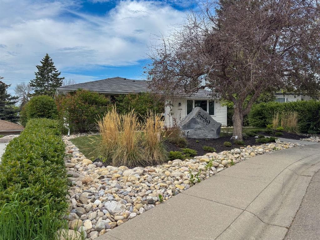 4-bed Detached for sale at 5839 Dalkeith Hill NW, Calgary