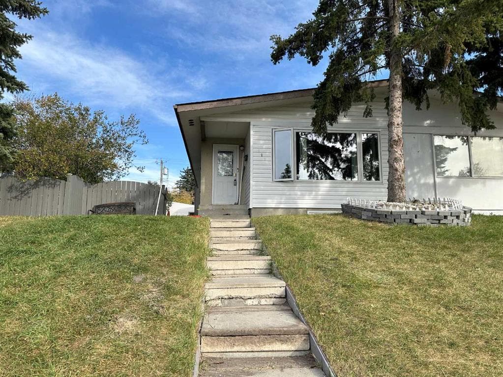 6-bed Semi-detached for sale at 121 Huntford Close NE, Calgary