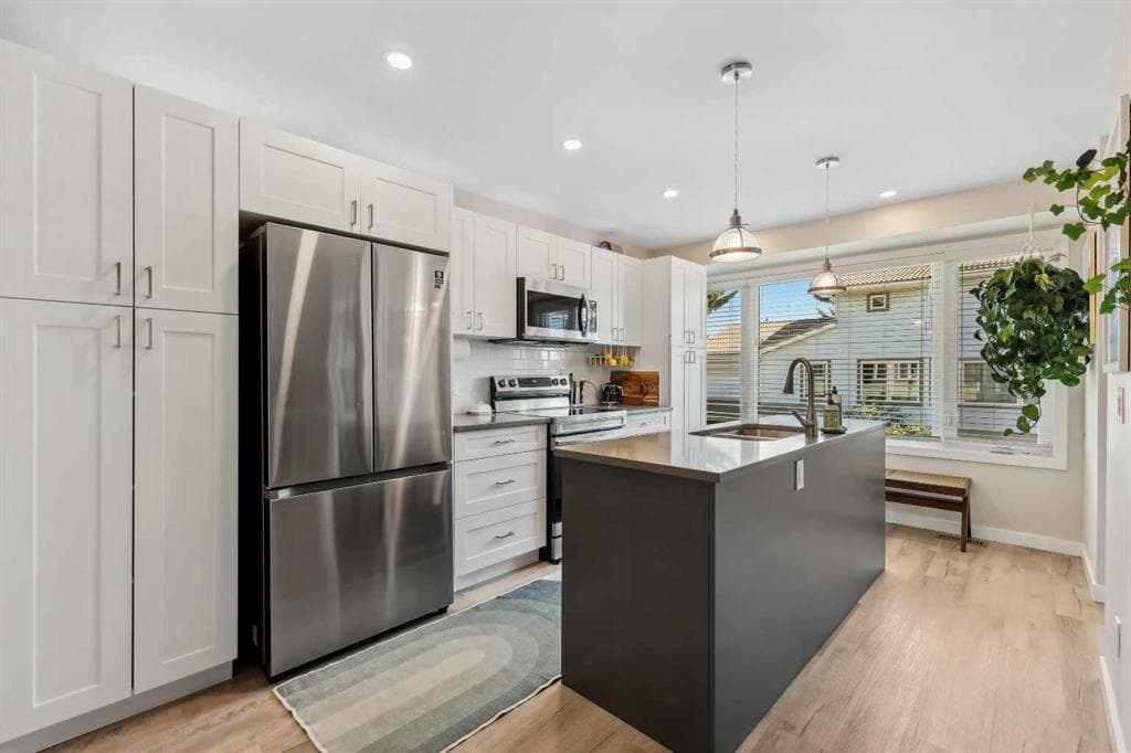 3-bed Townhouse for sale at 109 Coachway Lane SW, Calgary