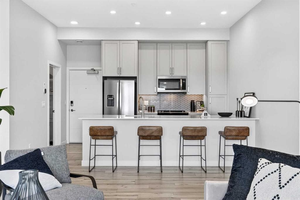 2-bed Apartment for sale at 410, 255 Les Jardins Park SE, Calgary