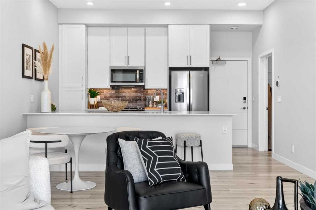 2-bed Apartment for sale at 423, 255 Les Jardins Park SE, Calgary