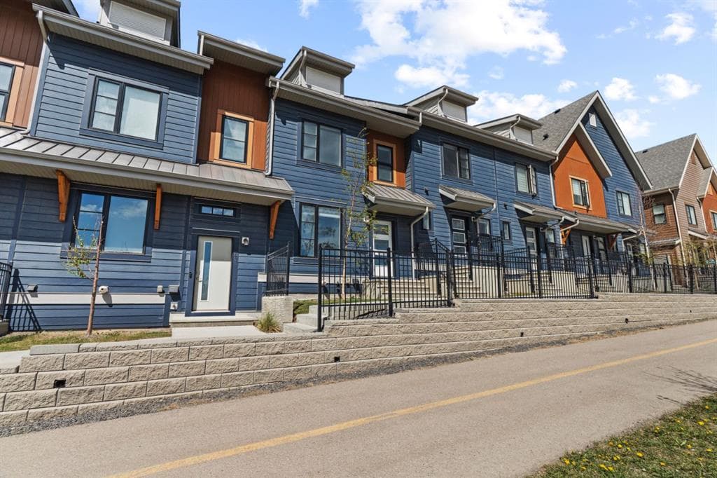 3-bed Townhouse for sale at 241 Livingston Common NE, Calgary