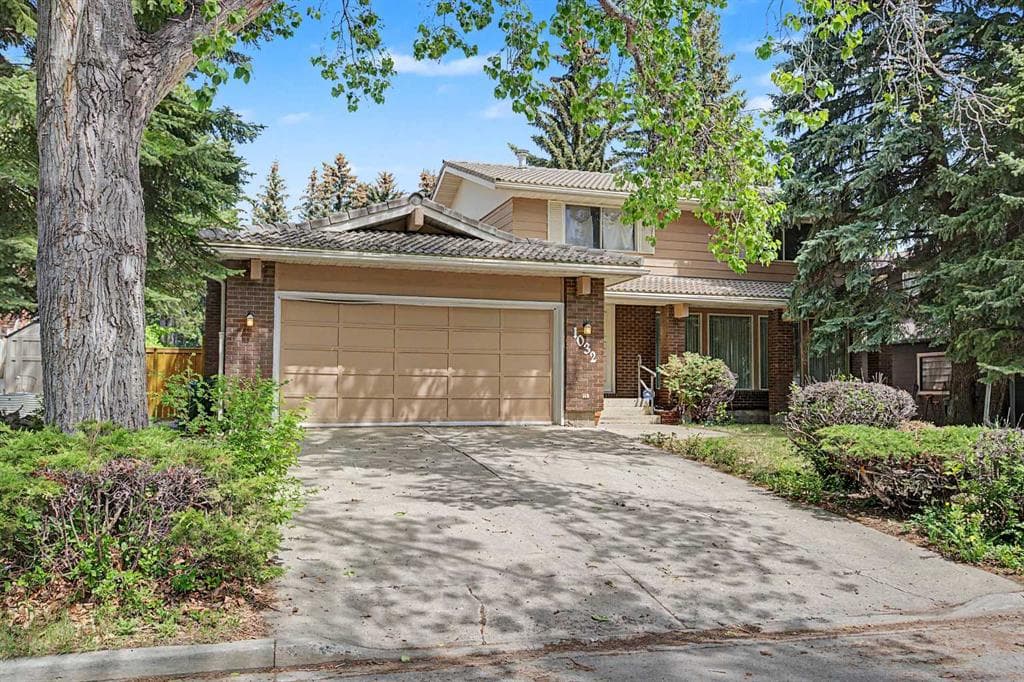 4-bed Detached for sale at 1032 Varsity Estates Drive NW, Calgary