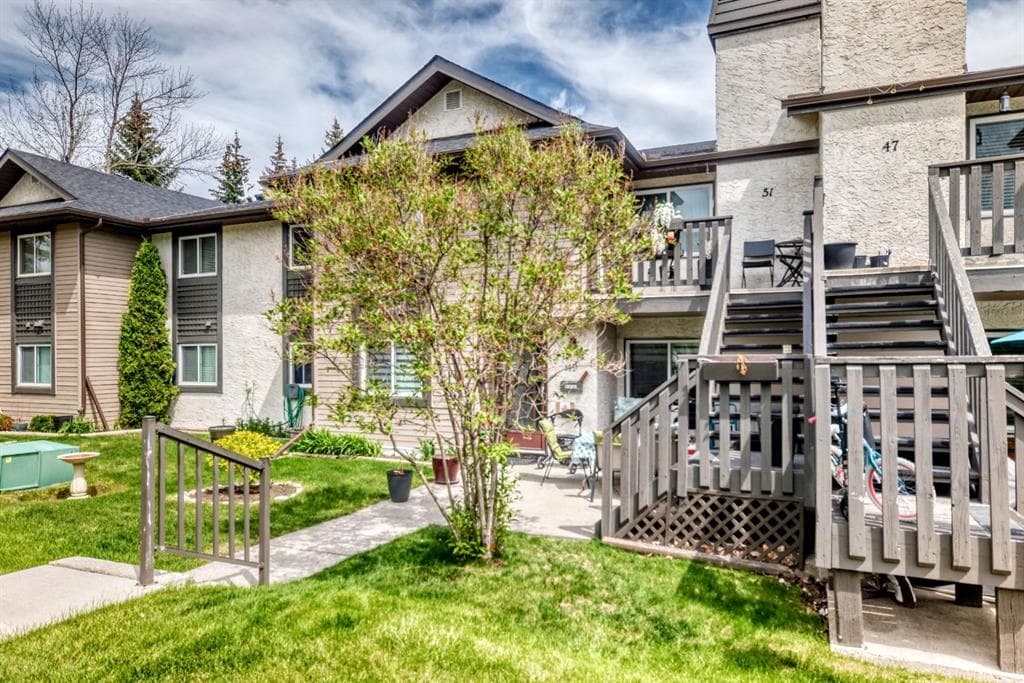 2-bed Townhouse for sale at 51 Cedar Springs Gardens SW, Calgary