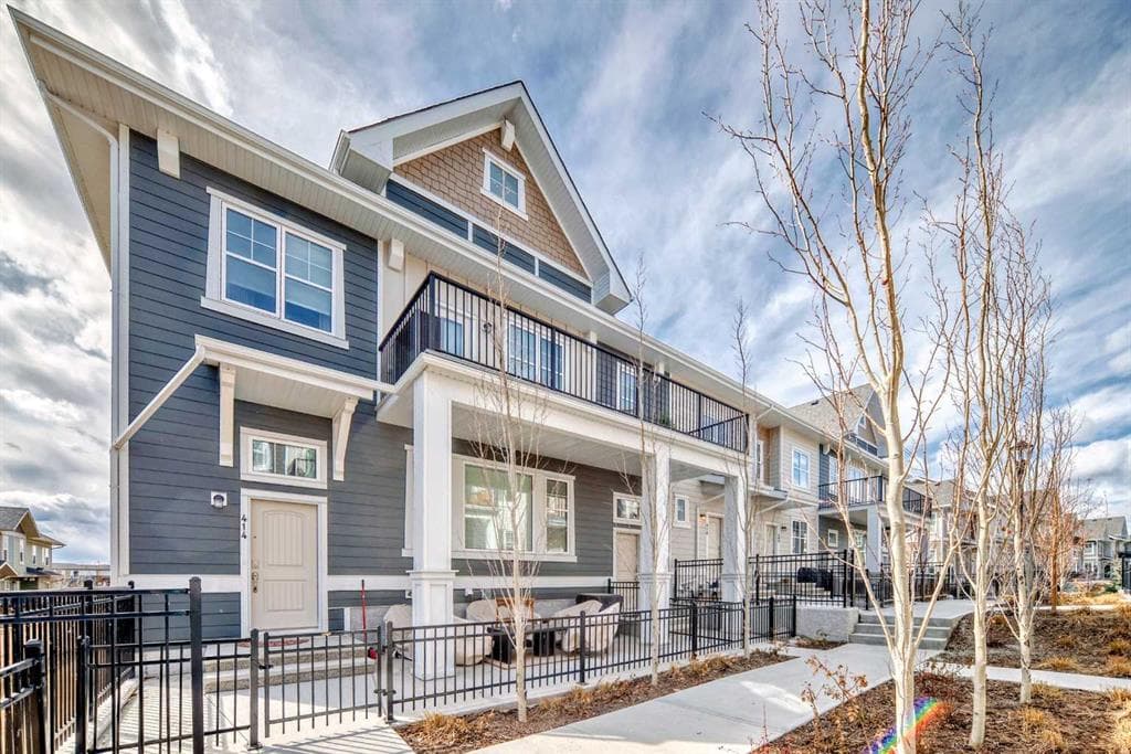 2-bed Townhouse for sale at 410 Cranbrook Walk SE, Calgary