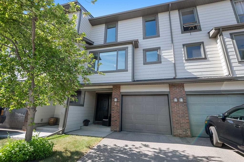 3-bed Townhouse for sale at 3, 185 Woodridge Drive SW, Calgary