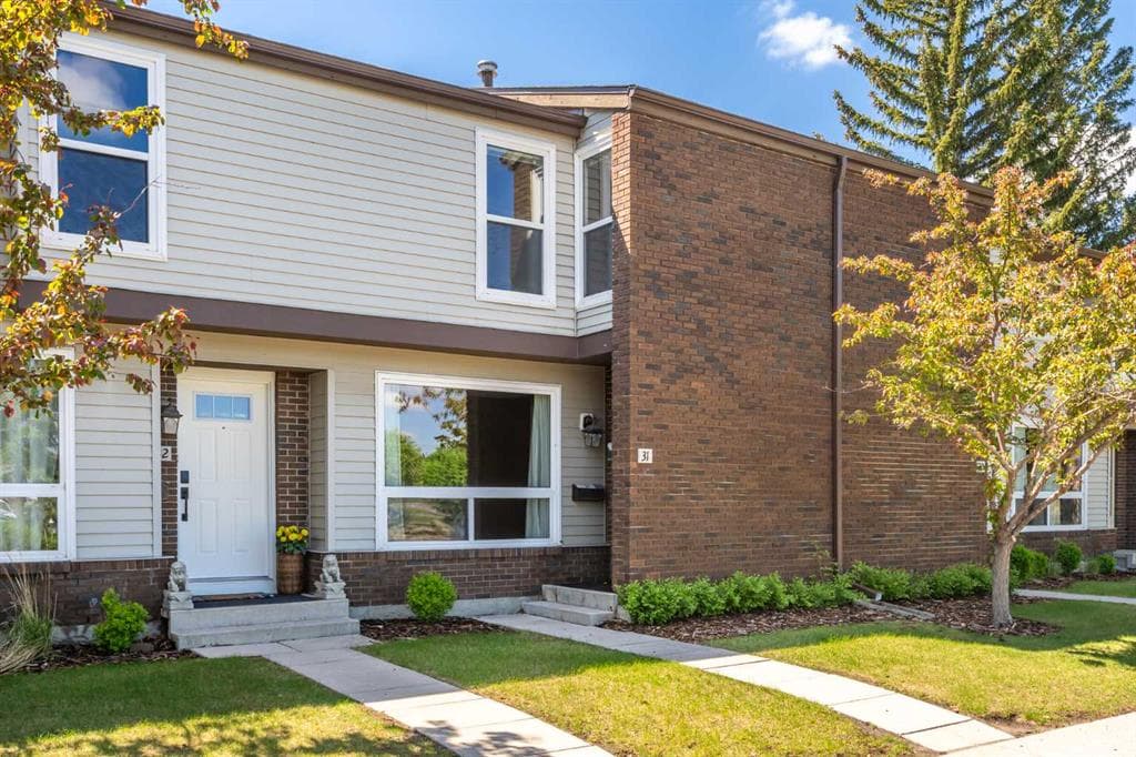 3-bed Townhouse for sale at 31, 5625 Silverdale Drive NW, Calgary