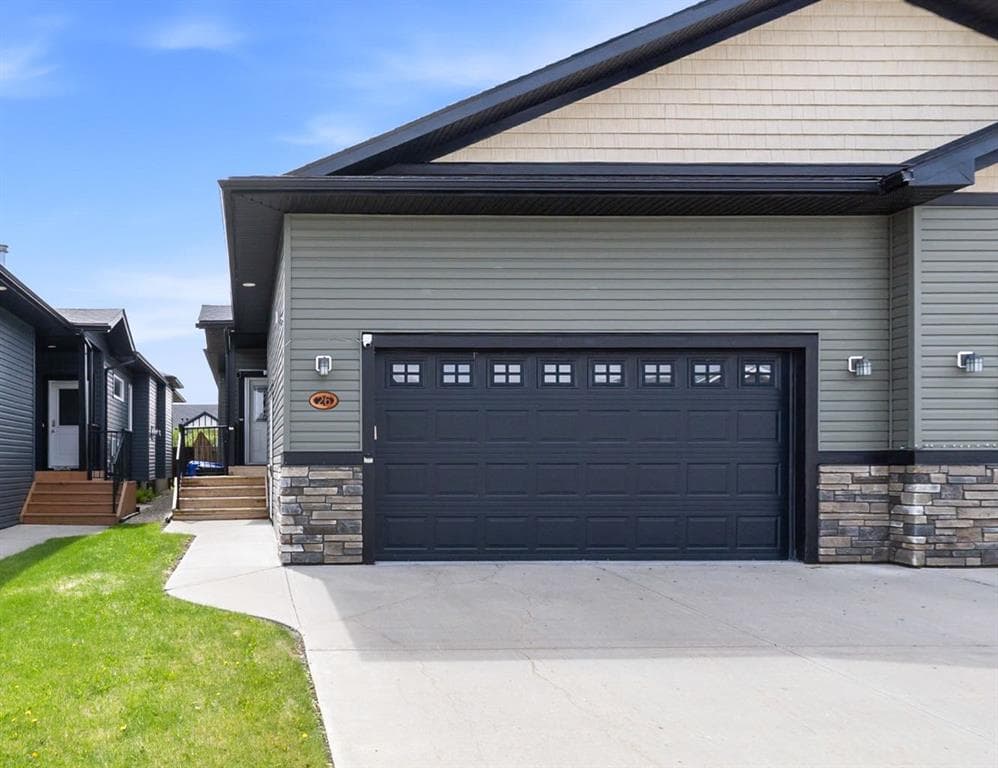 4-bed Semi-detached for sale at 26 Violet Close, Olds