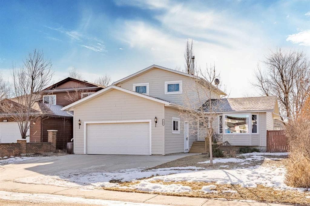 5-bed Detached for sale at 405 6 Street, Irricana