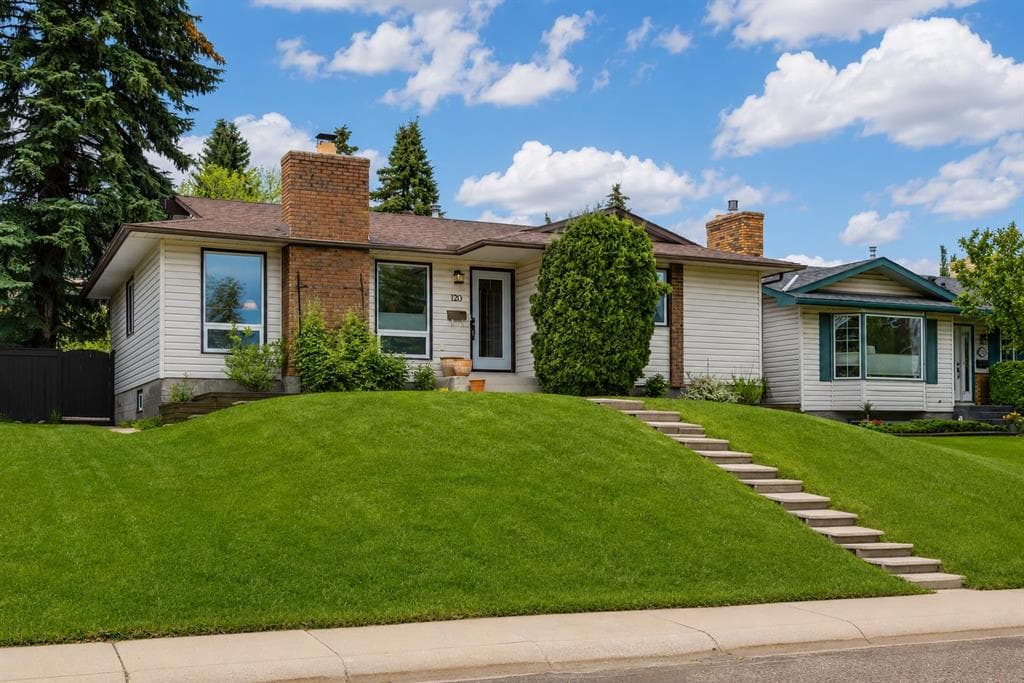 4-bed Detached for sale at 120 Silverthorn Way NW, Calgary