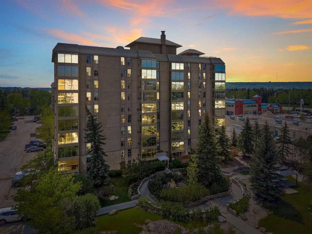 2-bed Apartment for sale at 902, 4555 Varsity Lane NW, Calgary