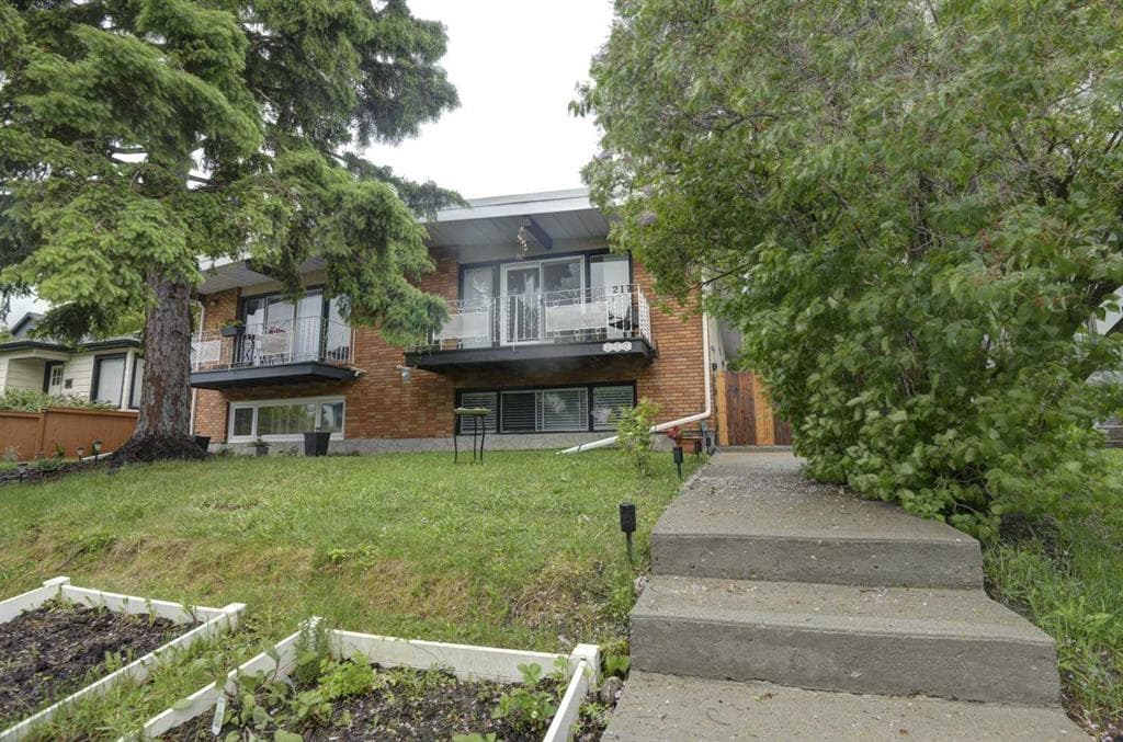 4-bed Semi-detached for sale at 217 26 Avenue NE, Calgary