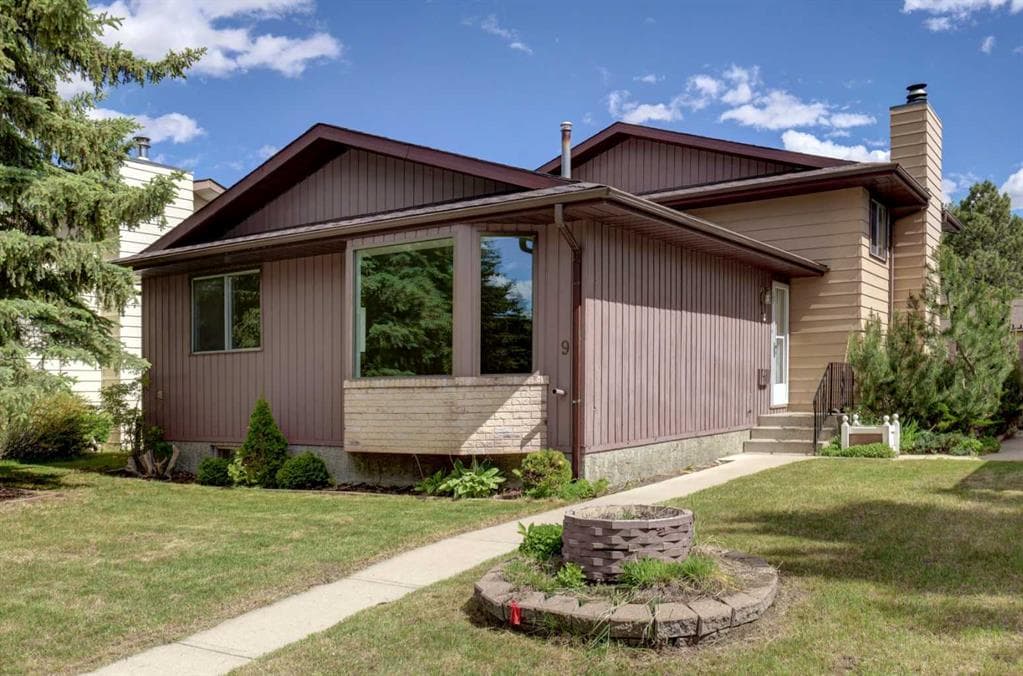 4-bed Detached for sale at 9 Maple Leaf Road, Strathmore