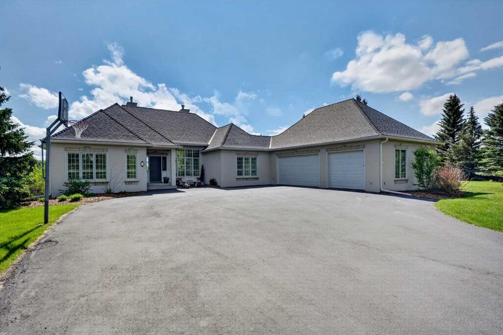 4-bed Detached for sale at 27 Hillcrest Estates, Rural Rocky View County