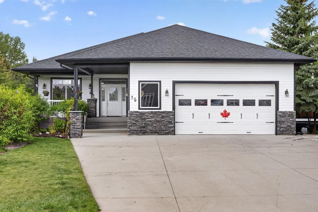 3-bed Detached for sale at 35 Vantage Crescent, Olds