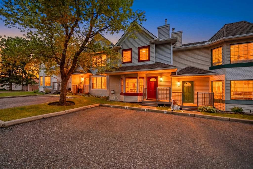 3-bed Townhouse for sale at 42 Patina Point SW, Calgary