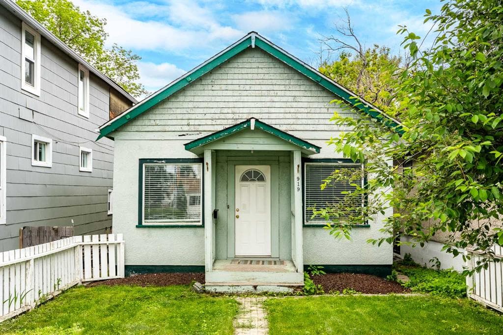 2-bed Detached for sale at 919 20 Avenue NW, Calgary