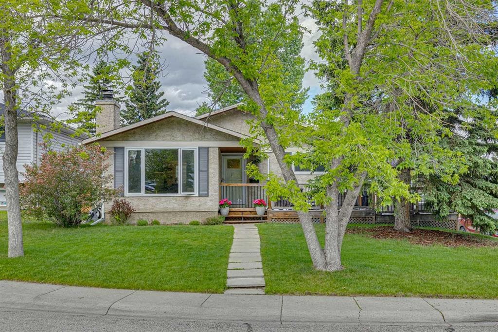 4-bed Detached for sale at 12019 Canfield Green SW, Calgary
