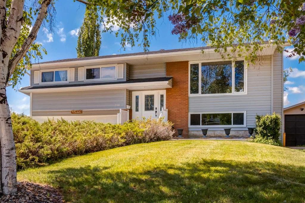 4-bed Detached for sale at 216 Cannington Place SW, Calgary