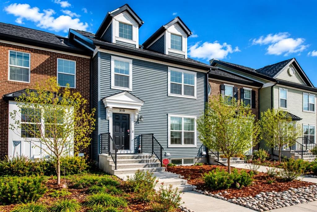 3-bed Townhouse for sale at 310 Legacy Village Way SE, Calgary