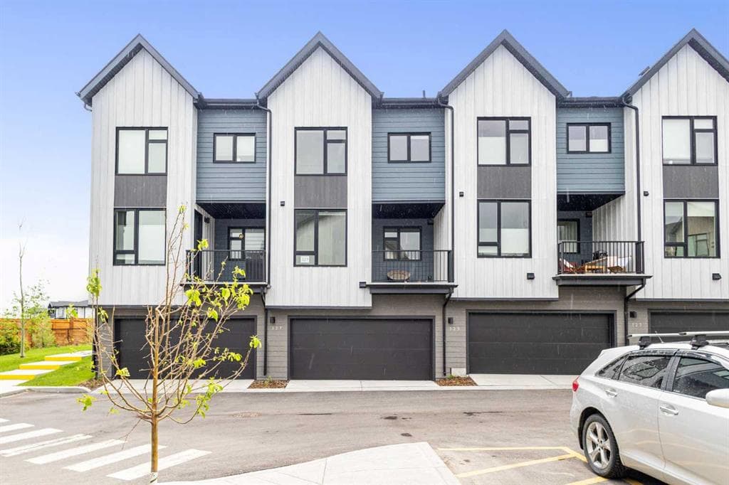 4-bed Townhouse for sale at 327, 85 sage hill Heights NW, Calgary