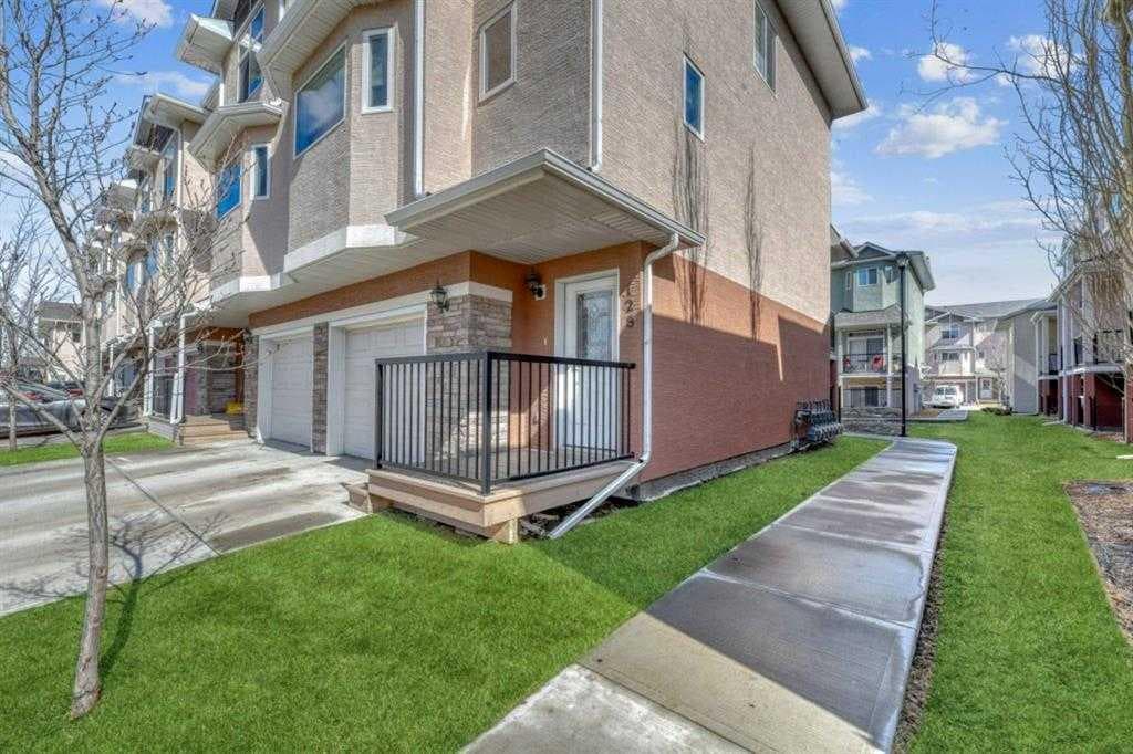3-bed Townhouse for sale at 128 Strathcona Circle, Strathmore