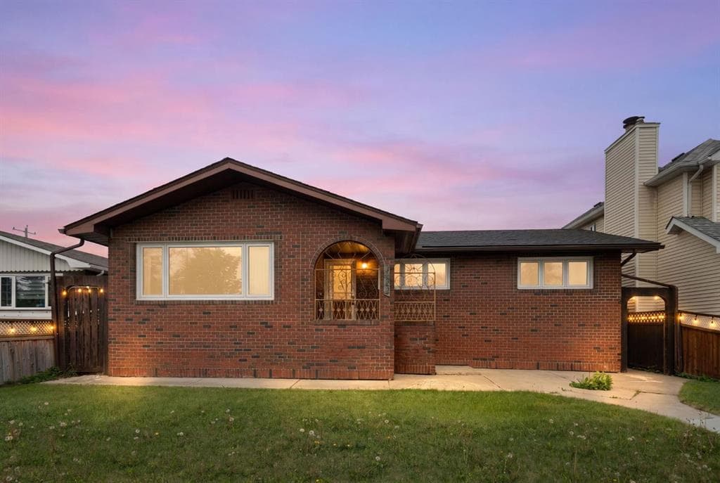 4-bed Detached for sale at 3019 37 Street SW, Calgary