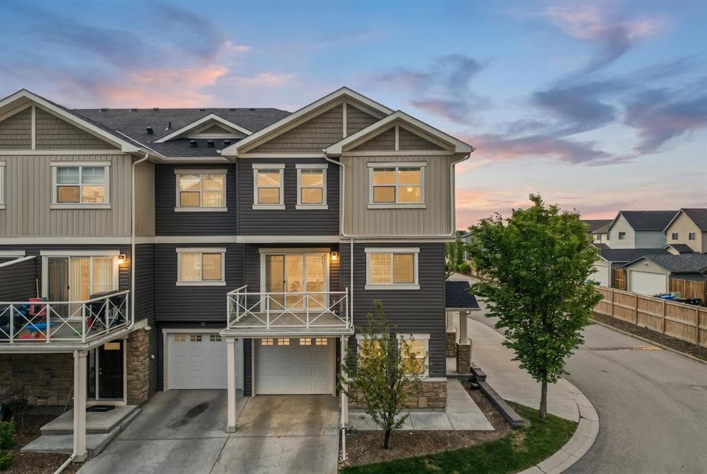 4-bed Townhouse for sale at 905 Skyview Ranch Grove NE, Calgary