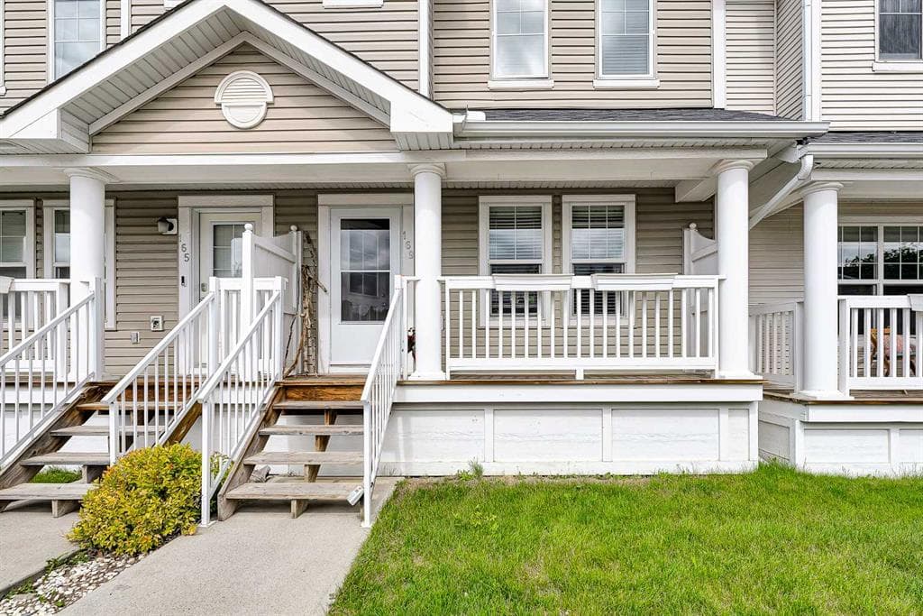 3-bed Townhouse for sale at 169 Country Village Manor NE, Calgary