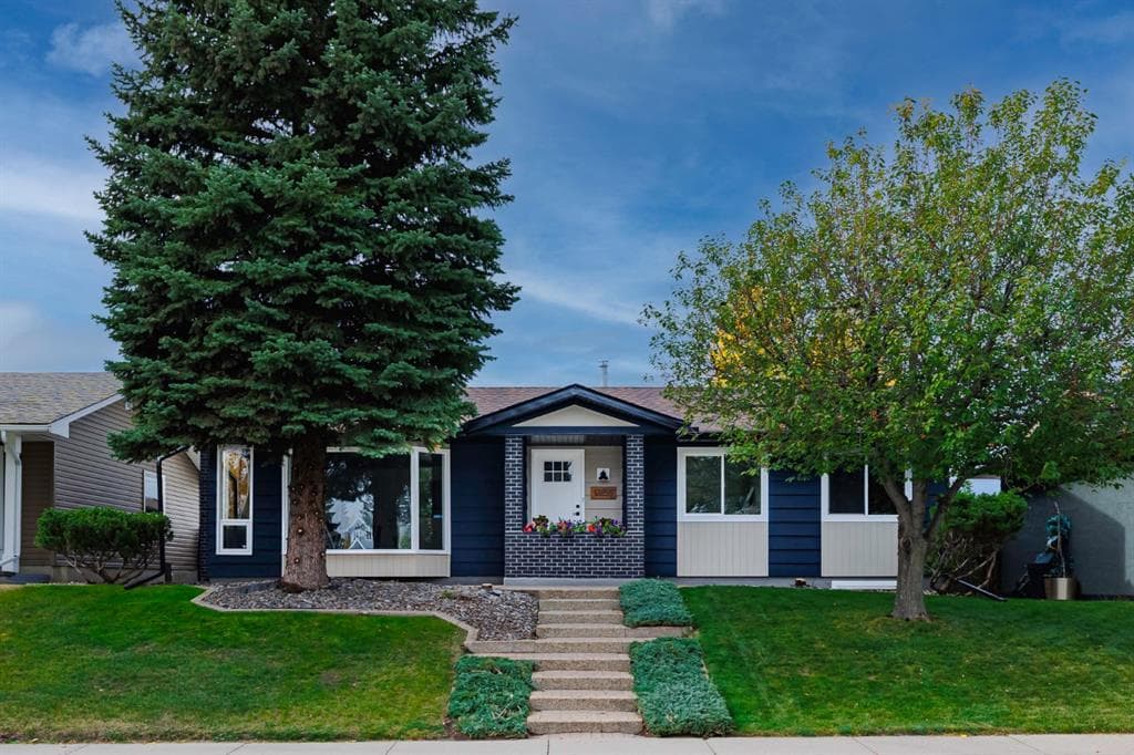 5-bed Detached for sale at 13255 Lake Lucerne Road SE, Calgary
