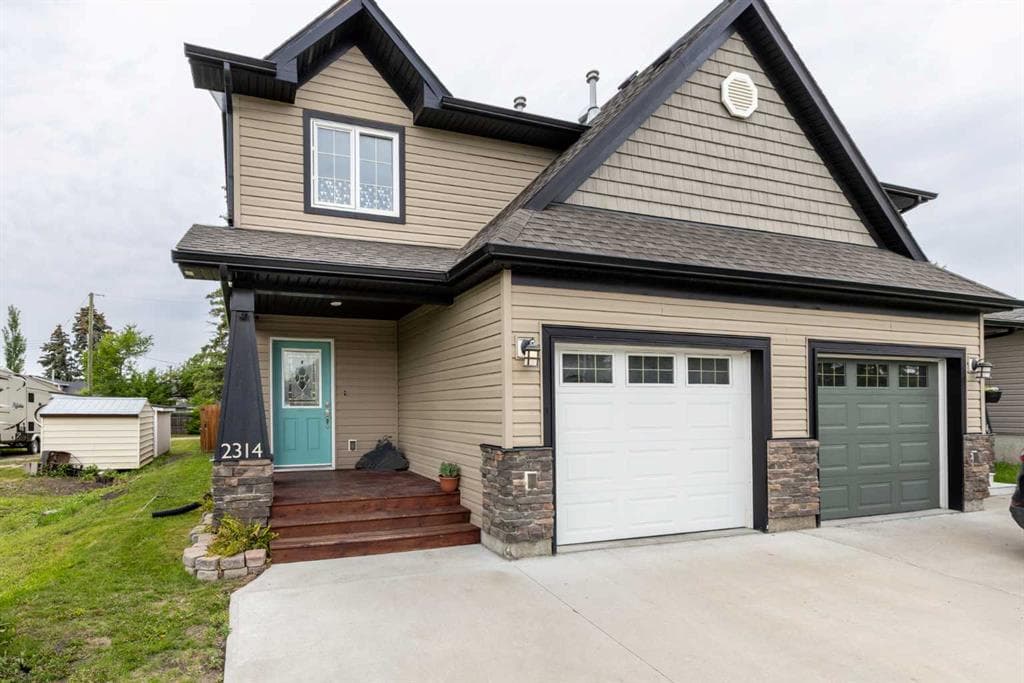 3-bed Semi-detached for sale at 2314 19 Avenue, Bowden