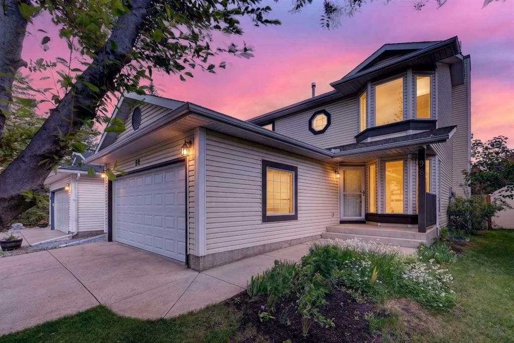 3-bed Detached for sale at 98 River Rock Crescent SE, Calgary