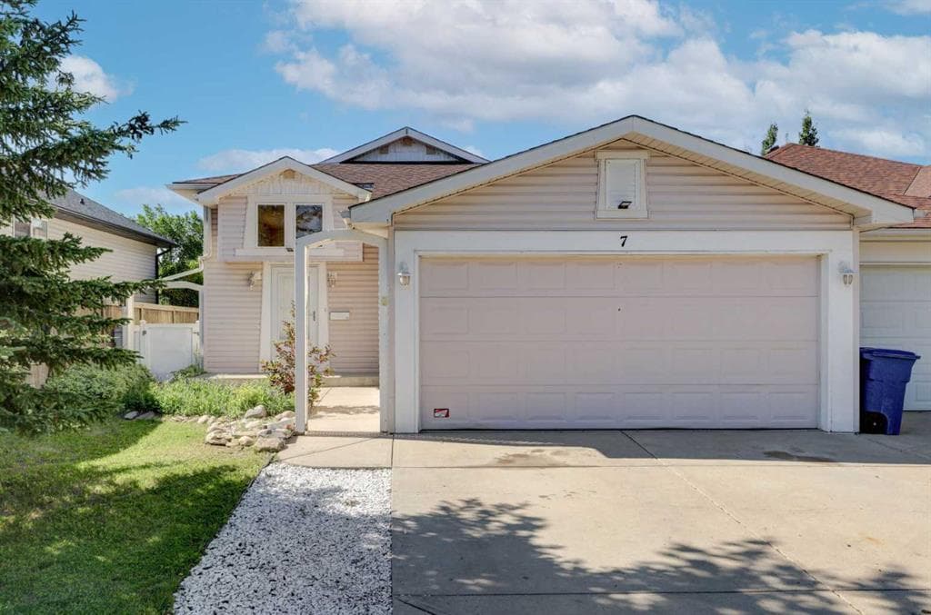 4-bed Detached for sale at 7 Canoe Close, Airdrie