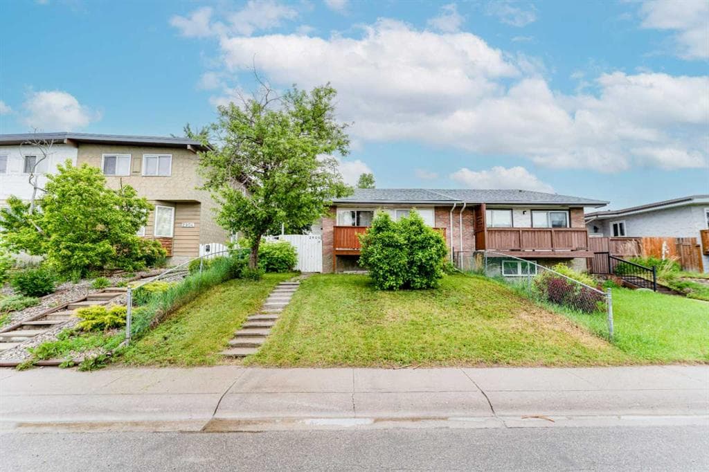 4-bed Semi-detached for sale at 2906 Doverville Crescent SE, Calgary
