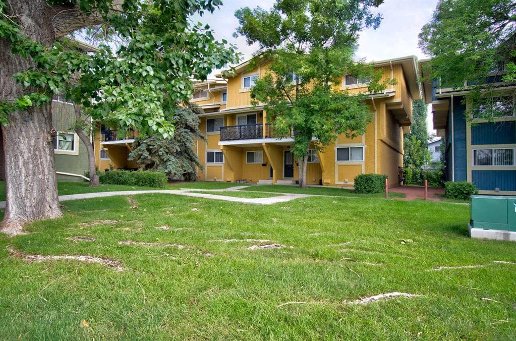 2-bed Townhouse for sale at 106, 2200 Woodview Drive SW, Calgary