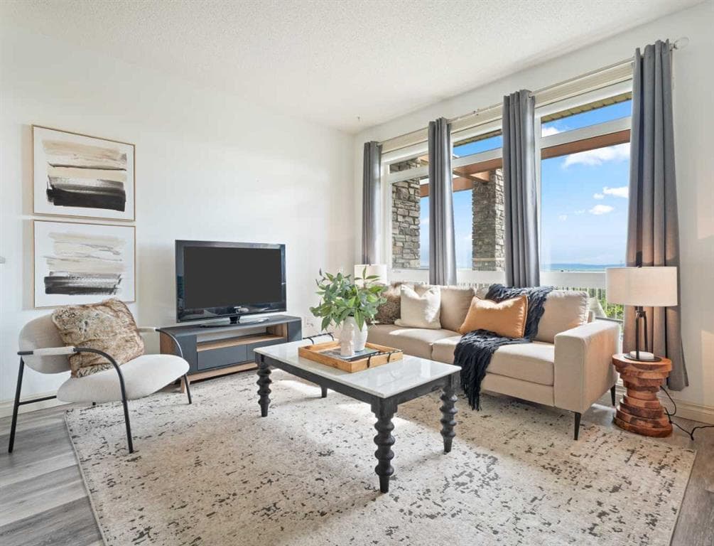 1-bed Townhouse for sale at 4, 153 Rockyledge View NW, Calgary