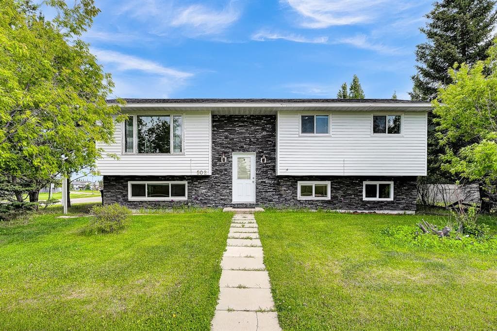 5-bed Detached for sale at 502 Maplewood Drive, Diamond Valley