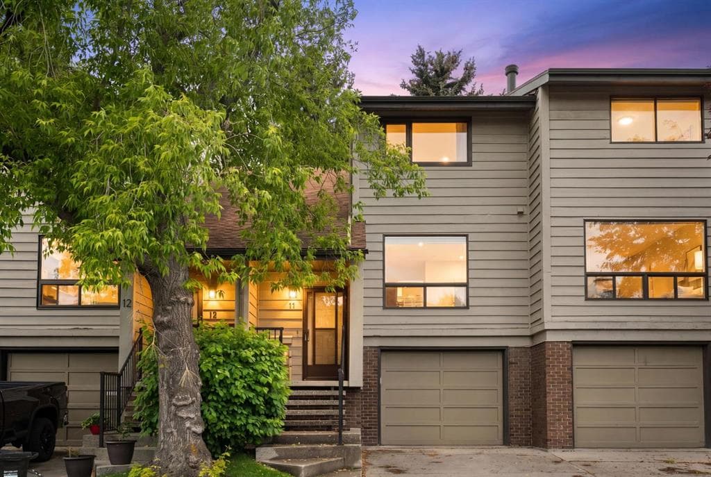 3-bed Townhouse for sale at 11, 3302 50 Street NW, Calgary