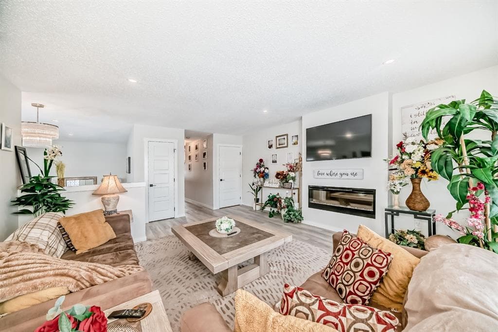 4-bed Townhouse for sale at 158 Chinook Gate Boulevard SW, Airdrie
