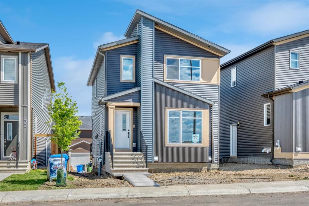 28 Mitchell Way NW — photo 1