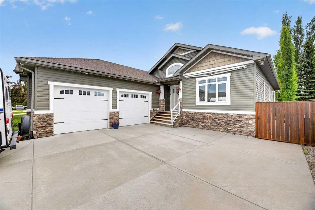 5-bed Detached for sale at 5946 Park Meadows Crescent, Olds