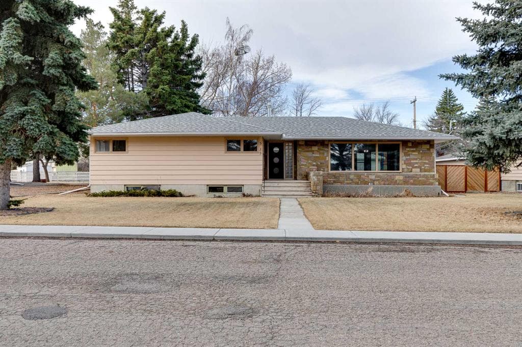 5-bed Detached for sale at 513 Memorial Avenue, Vulcan