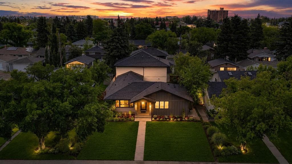 7-bed Detached for sale at 14 Gladeview Crescent SW, Calgary