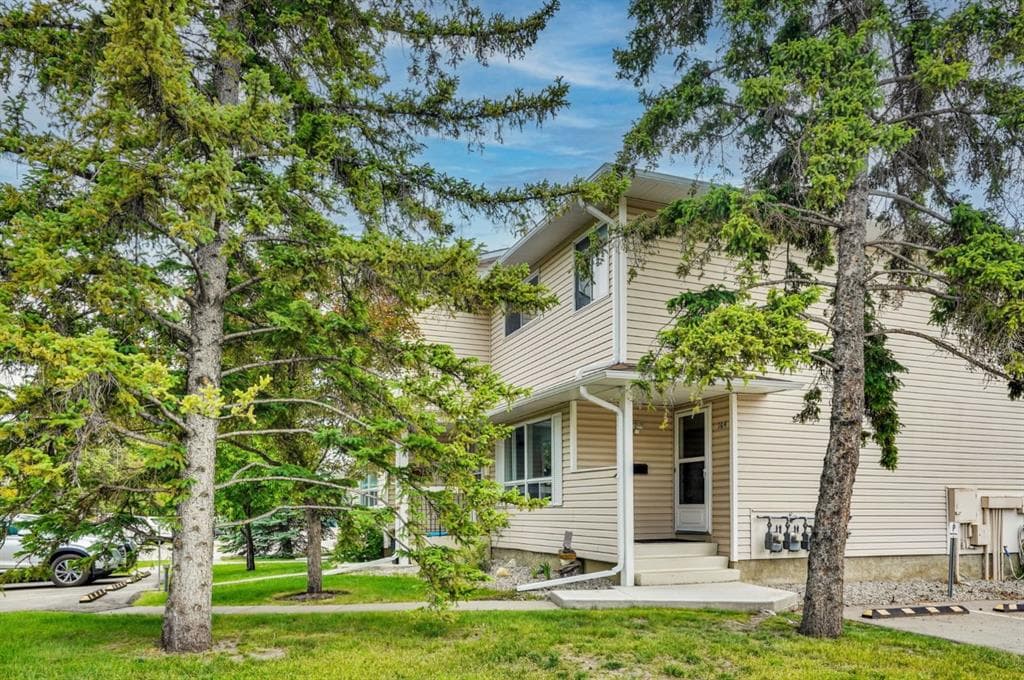 2-bed Townhouse for sale at 164 Woodsman Lane, Calgary
