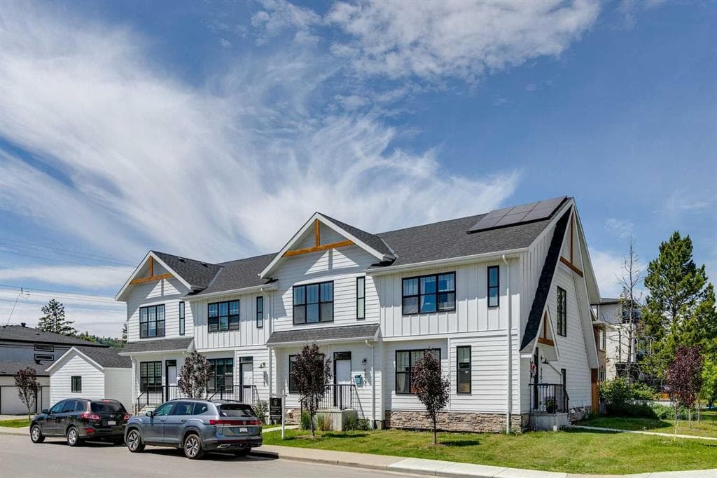 4-bed Townhouse for sale at 1927 42 Street NW, Calgary