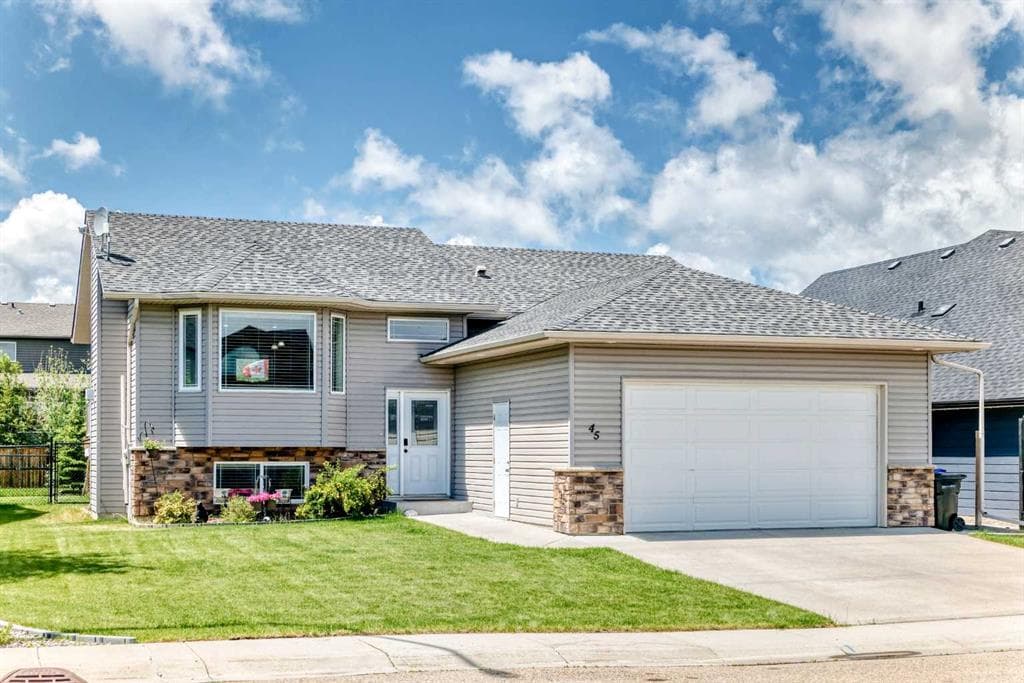4-bed Detached for sale at 45 Vantage Crescent, Olds