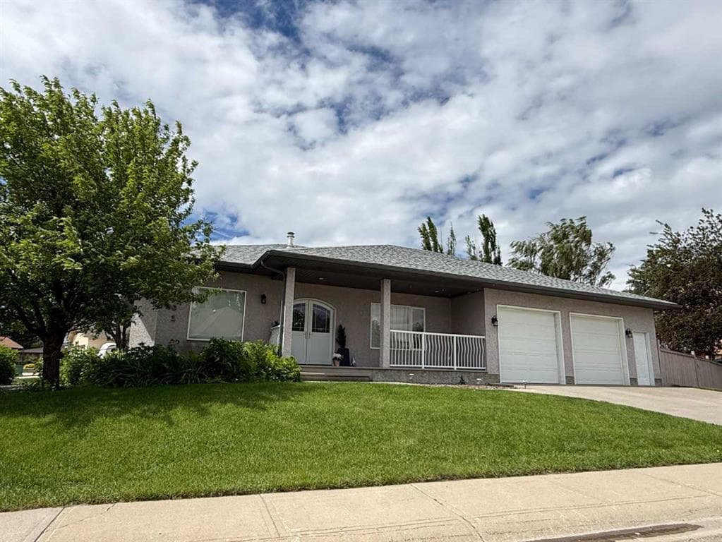 3-bed Detached for sale at 201 Aspen Way, Vulcan