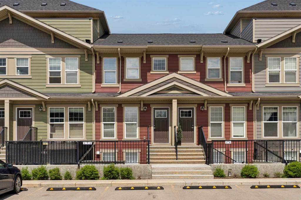 2-bed Townhouse for sale at 469 Cranbrook Square SE, Calgary