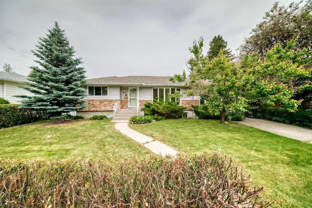 4-bed Detached for sale at 42 Cardiff Drive NW, Calgary